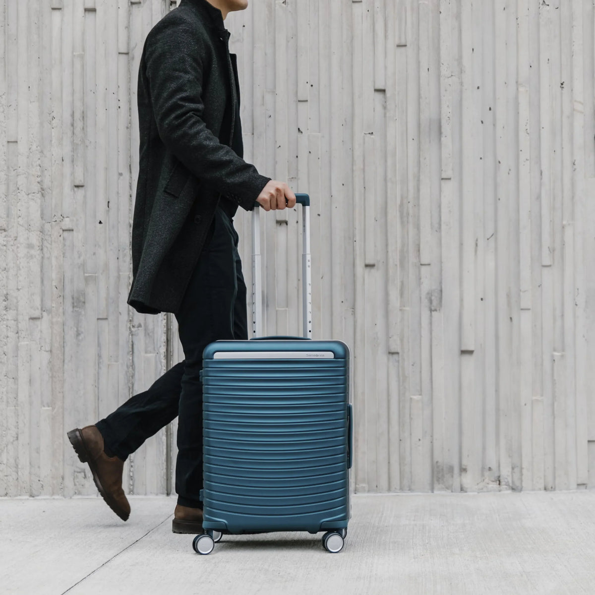 Framelock Max Carry-On Spinner