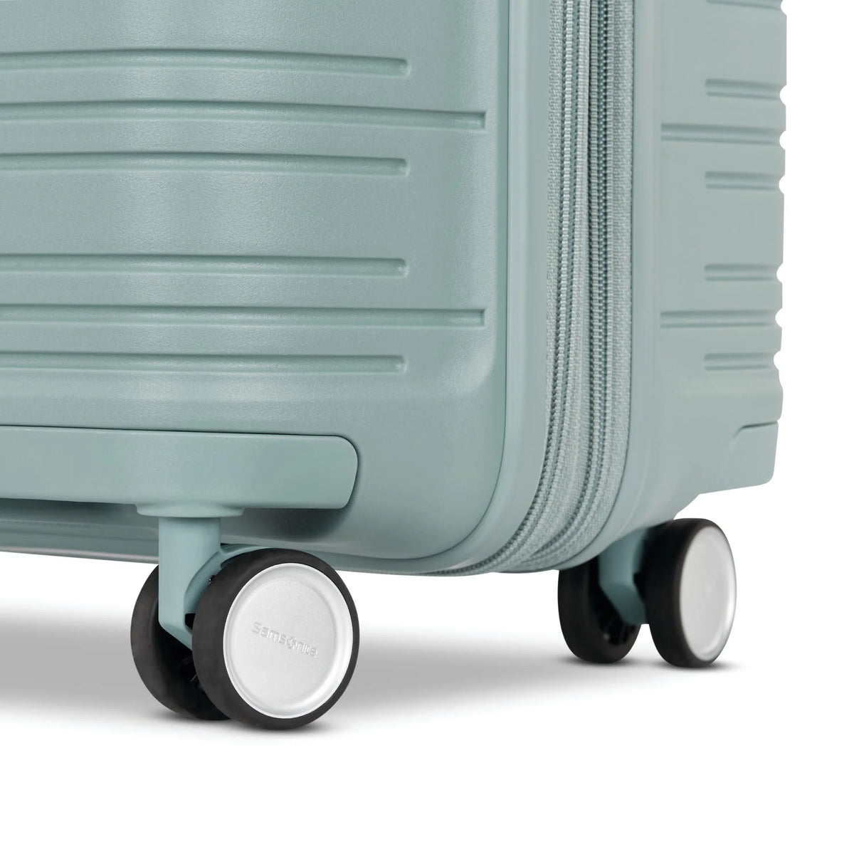 Elevation™ Plus Hardside Medium Glider™